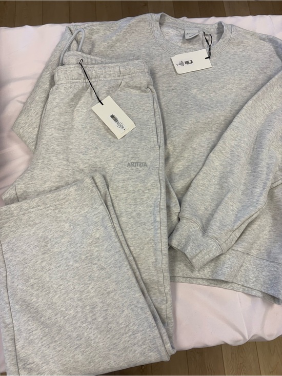 Aritzia Tops - NWT aritzia sweatfleece set